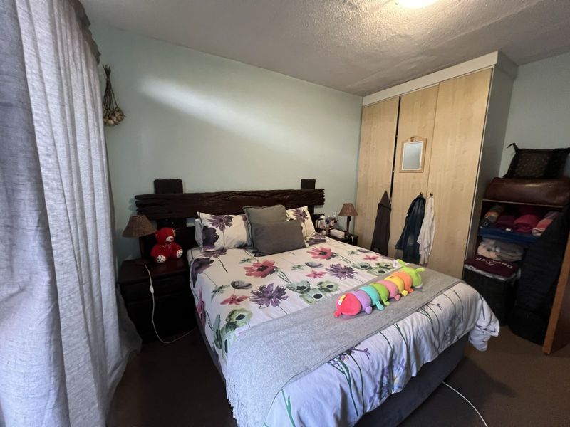 Apartment For Sale in Hillcrest - Photo 4