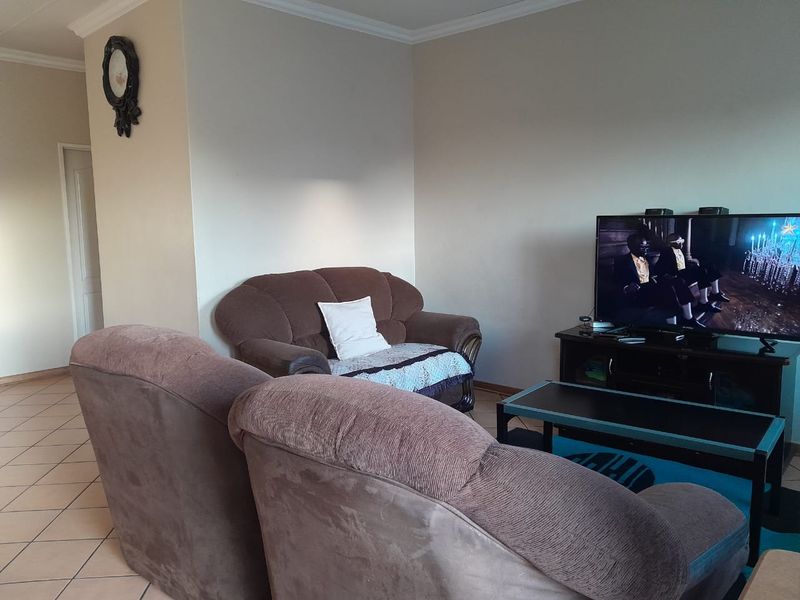 Townhouse For Sale in Kuruman Central - Photo 4