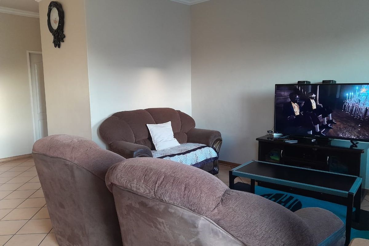Townhouse For Sale in Kuruman Central - Photo 4