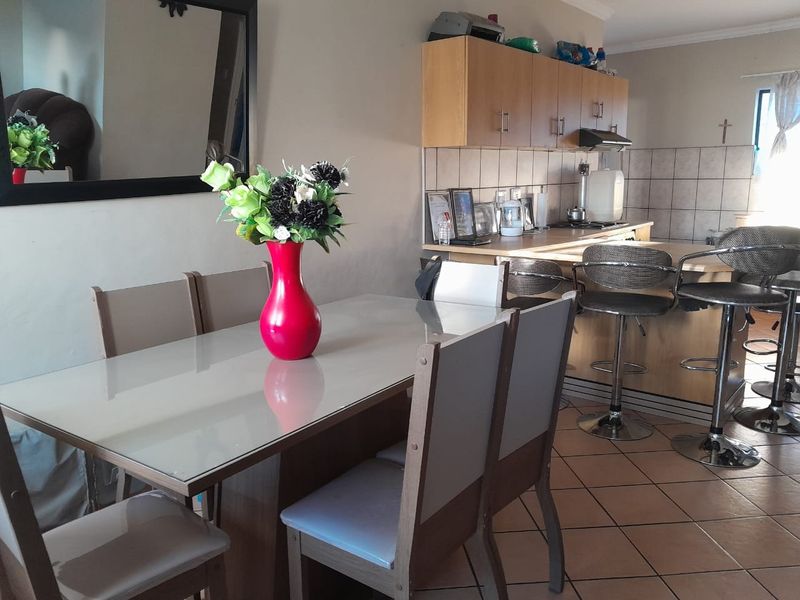 Townhouse For Sale in Kuruman Central - Photo 3