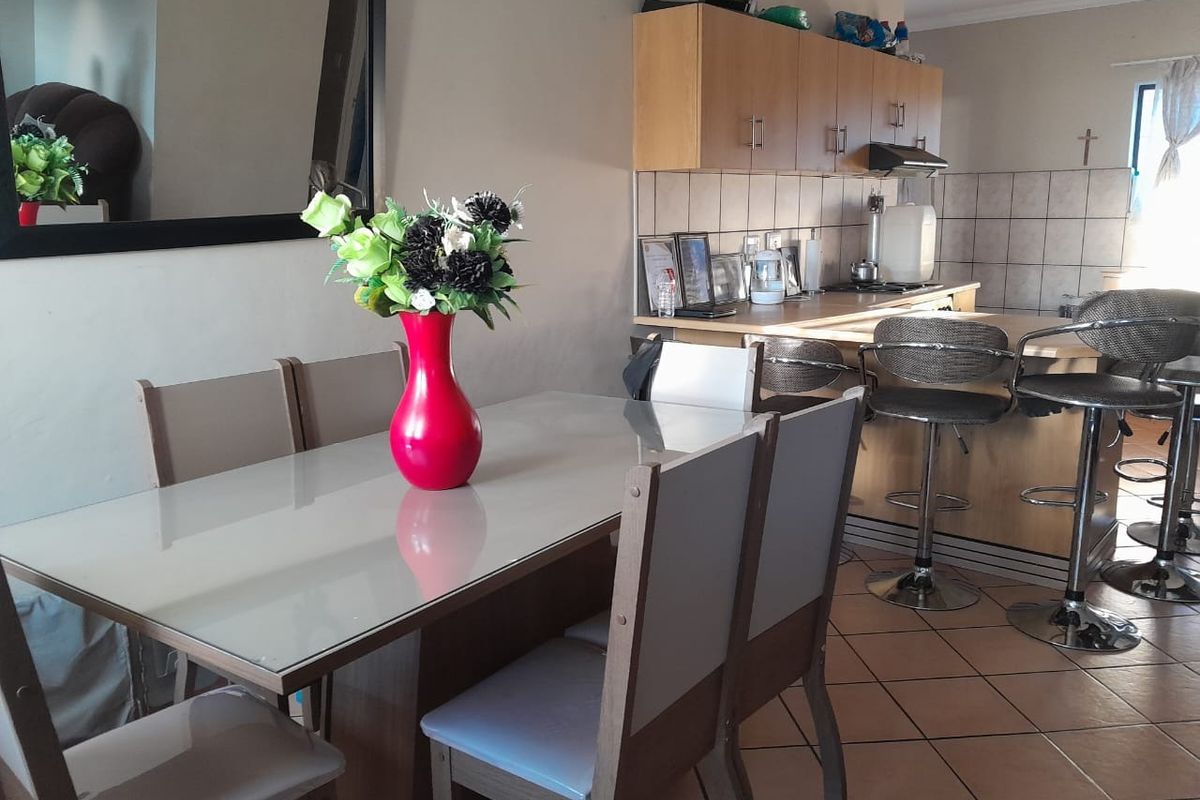 Townhouse For Sale in Kuruman Central - Photo 3