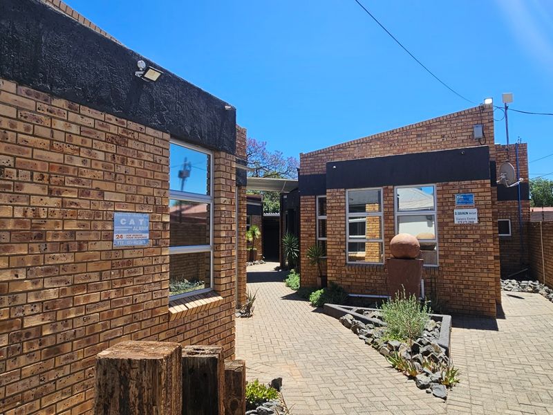 House For Sale in Belgravia - Photo 2