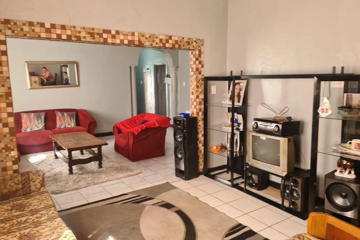 House For Sale in Kimberley North - Photo 2