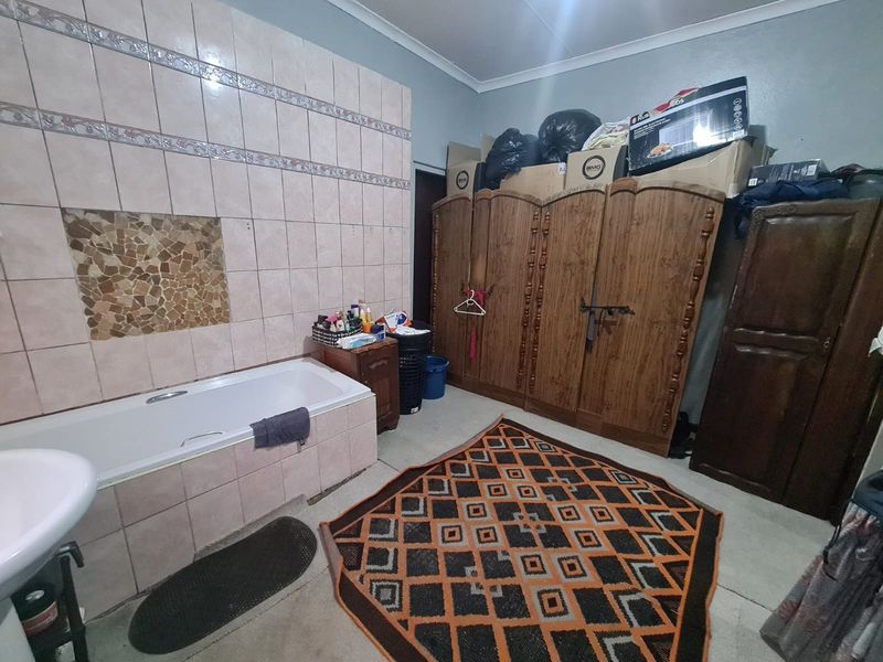 House For Sale in Kimberley North - Photo 8