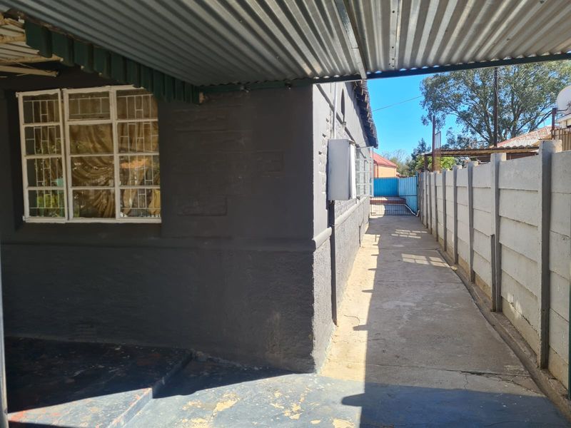 House For Sale in Kimberley North - Photo 3