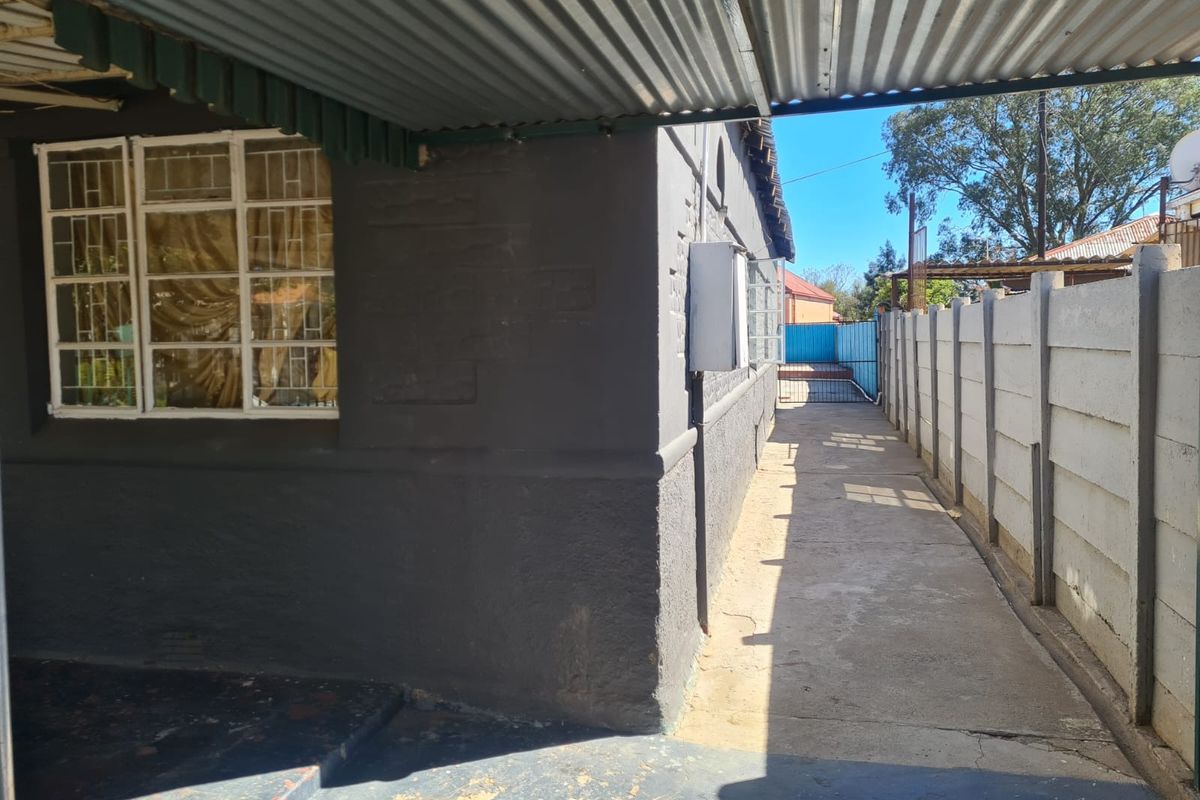 House For Sale in Kimberley North - Photo 3