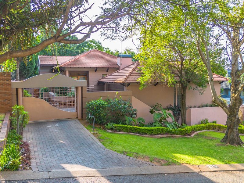 House For Sale in Muckleneuk - Photo 2