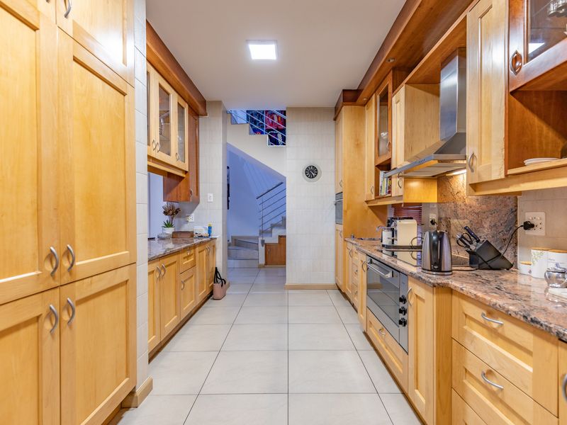 House For Sale in Muckleneuk - Photo 10