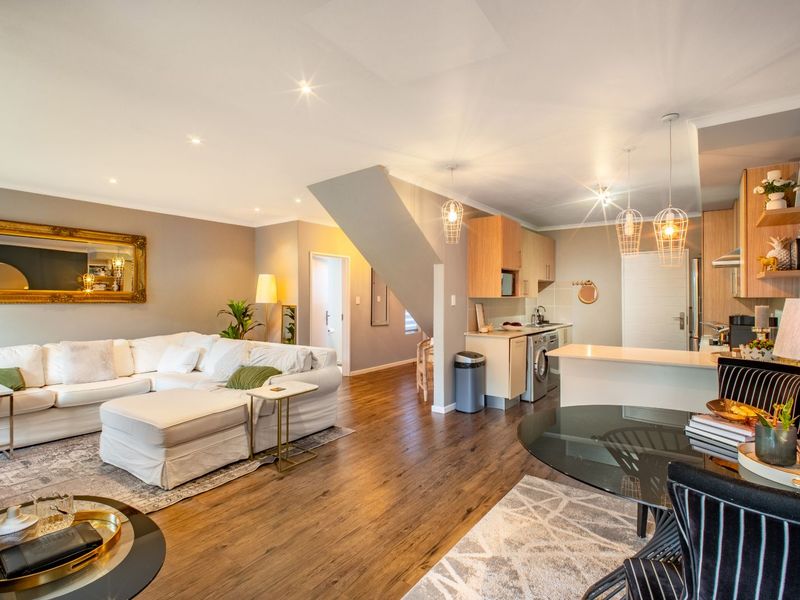 Townhouse For Sale in Bryanston - Photo 3