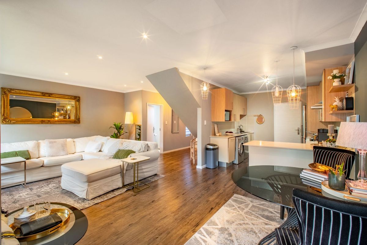 Townhouse For Sale in Bryanston - Photo 3