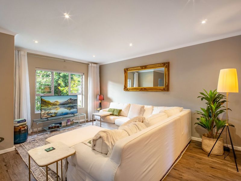 Townhouse For Sale in Bryanston - Photo 2