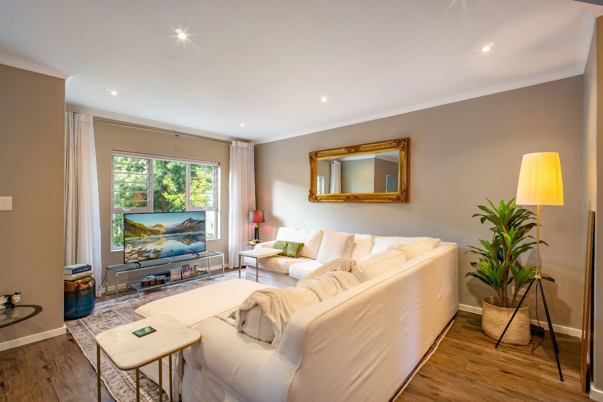 Townhouse For Sale in Bryanston - Photo 2