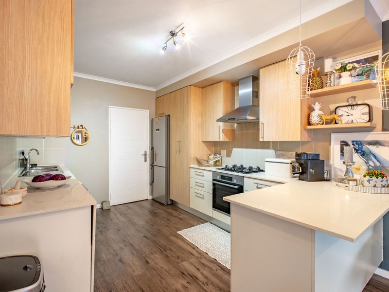 Townhouse For Sale in Bryanston - Photo 6