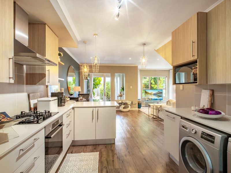 Townhouse For Sale in Bryanston - Photo 4