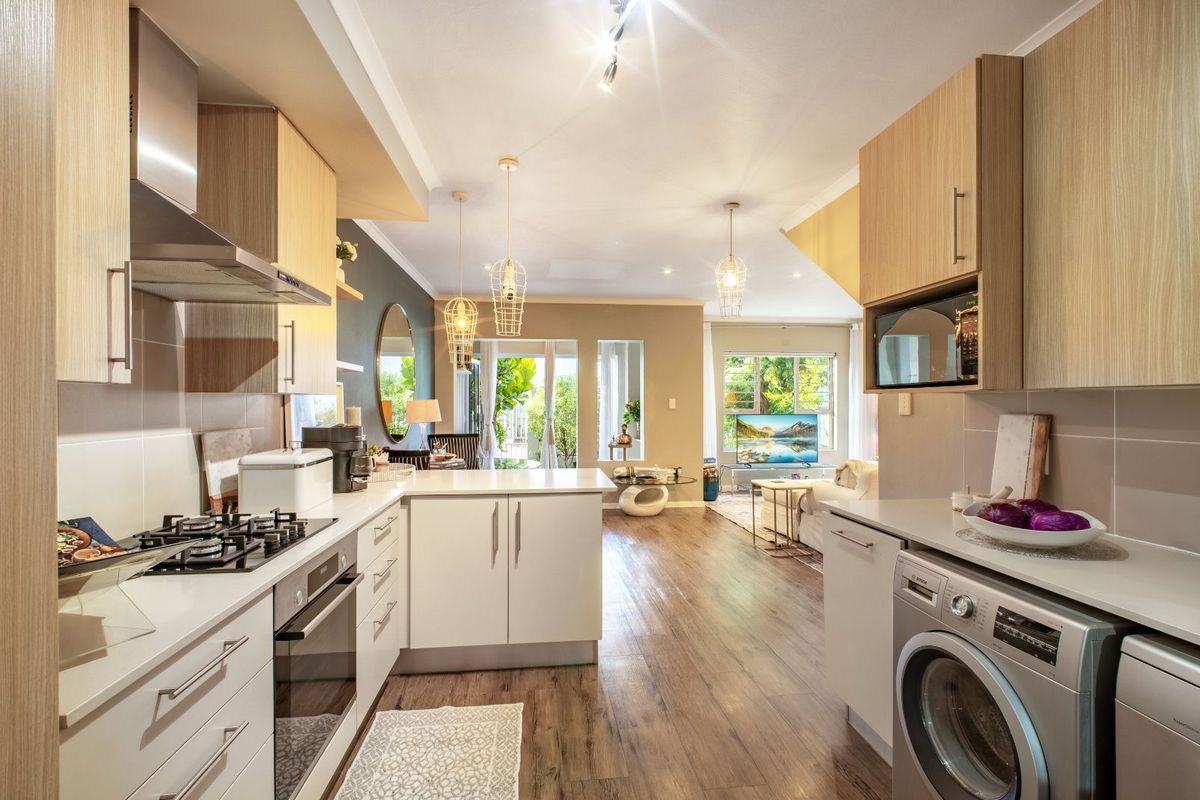 Townhouse For Sale in Bryanston - Photo 4