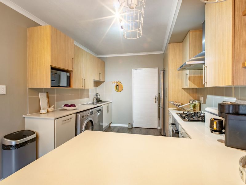 Townhouse For Sale in Bryanston - Photo 5