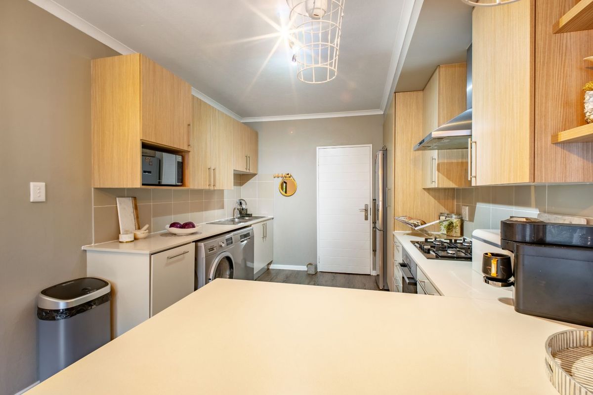 Townhouse For Sale in Bryanston - Photo 5