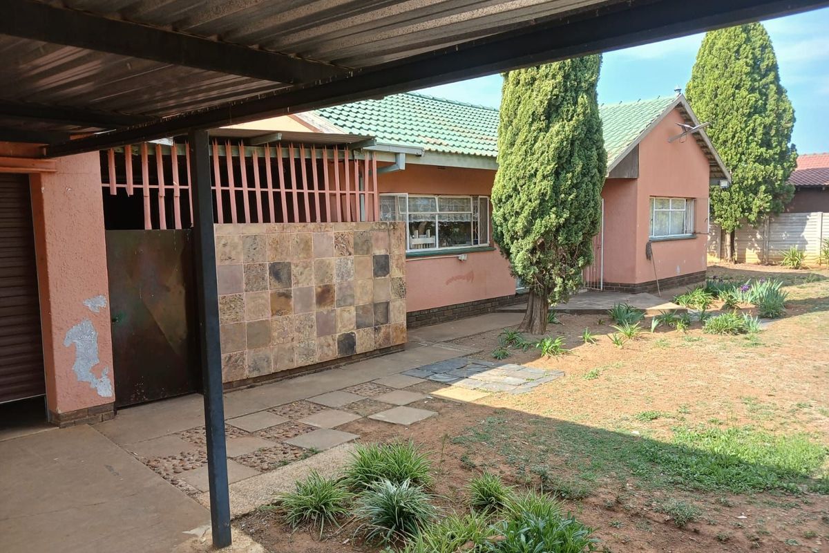 House For Sale in Meiringspark - Photo 2