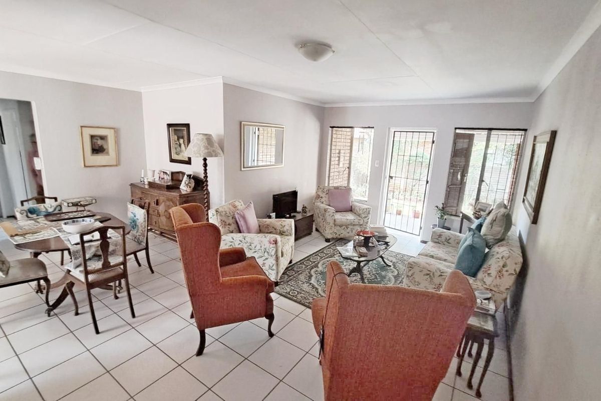 Townhouse For Sale in Rooihuiskraal - Photo 4