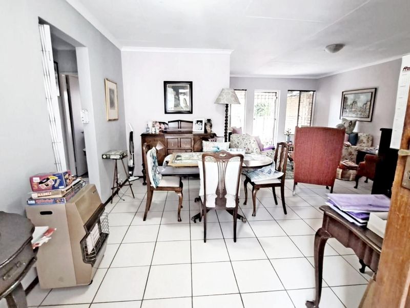 Townhouse For Sale in Rooihuiskraal - Photo 8