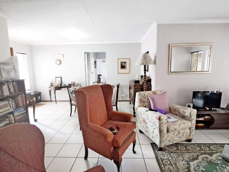 Townhouse For Sale in Rooihuiskraal - Photo 9