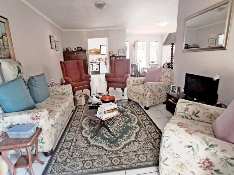 Townhouse For Sale in Rooihuiskraal - Photo 6