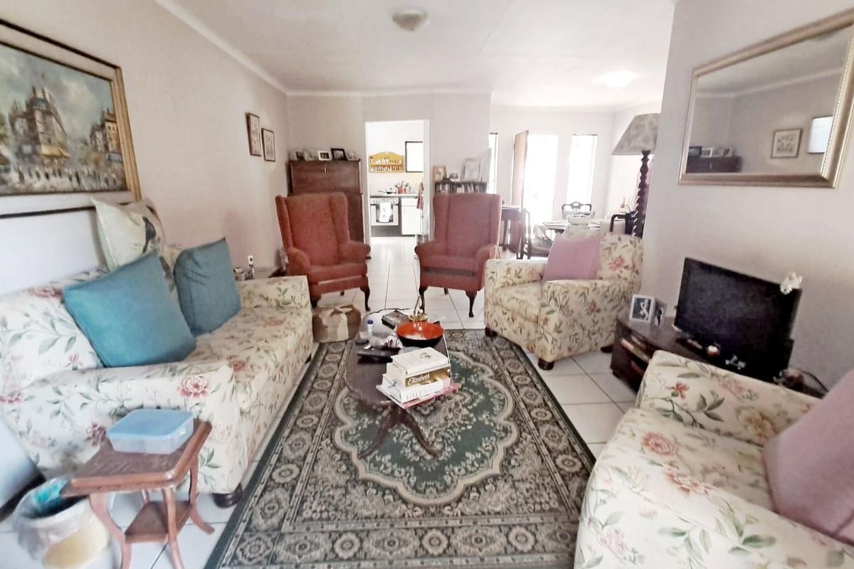 Townhouse For Sale in Rooihuiskraal - Photo 5