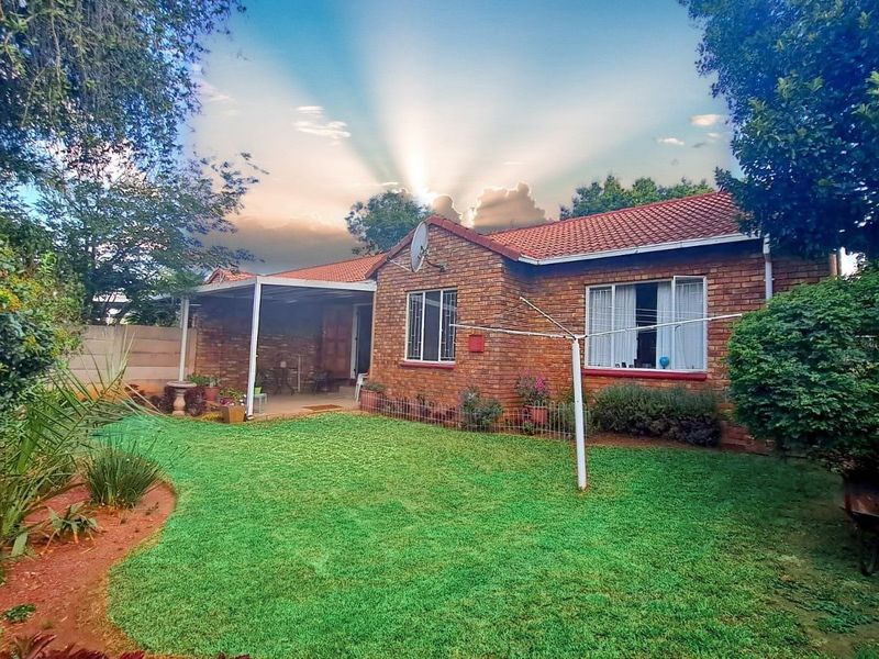 Townhouse For Sale in Rooihuiskraal - Photo 3