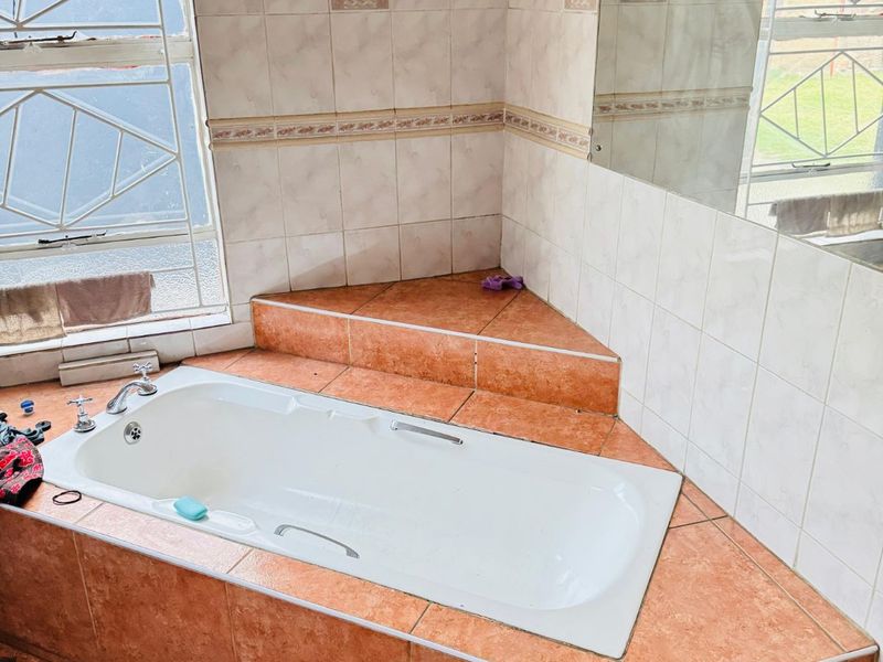 House For Sale in Witbank Ext 8 - Photo 7