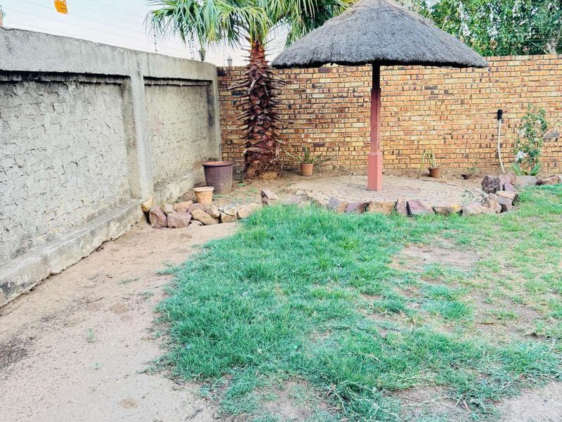 House For Sale in Witbank Ext 8 - Photo 4
