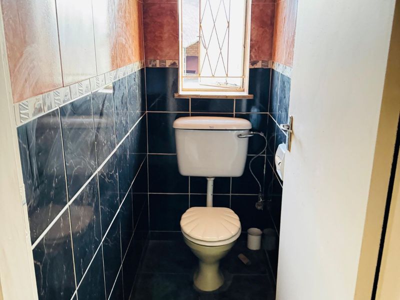 House For Sale in Witbank Ext 8 - Photo 5
