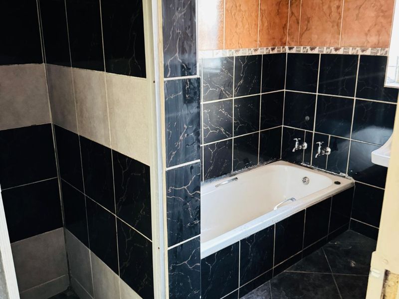 House For Sale in Witbank Ext 8 - Photo 3