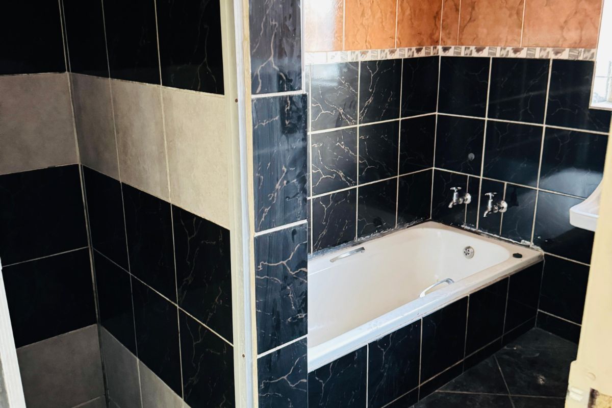 House For Sale in Witbank Ext 8 - Photo 3
