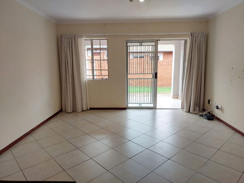 Townhouse To Rent in Monavoni - Photo 6