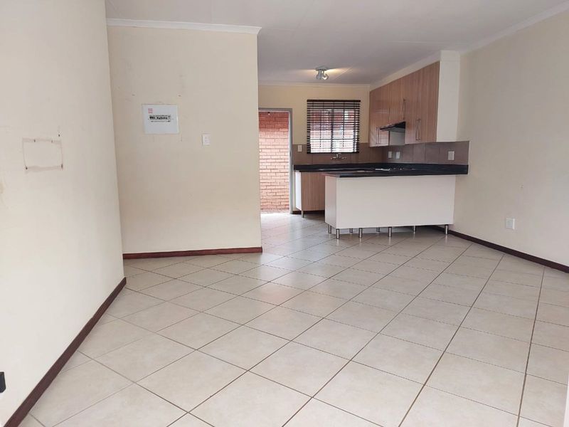 Townhouse To Rent in Monavoni - Photo 4