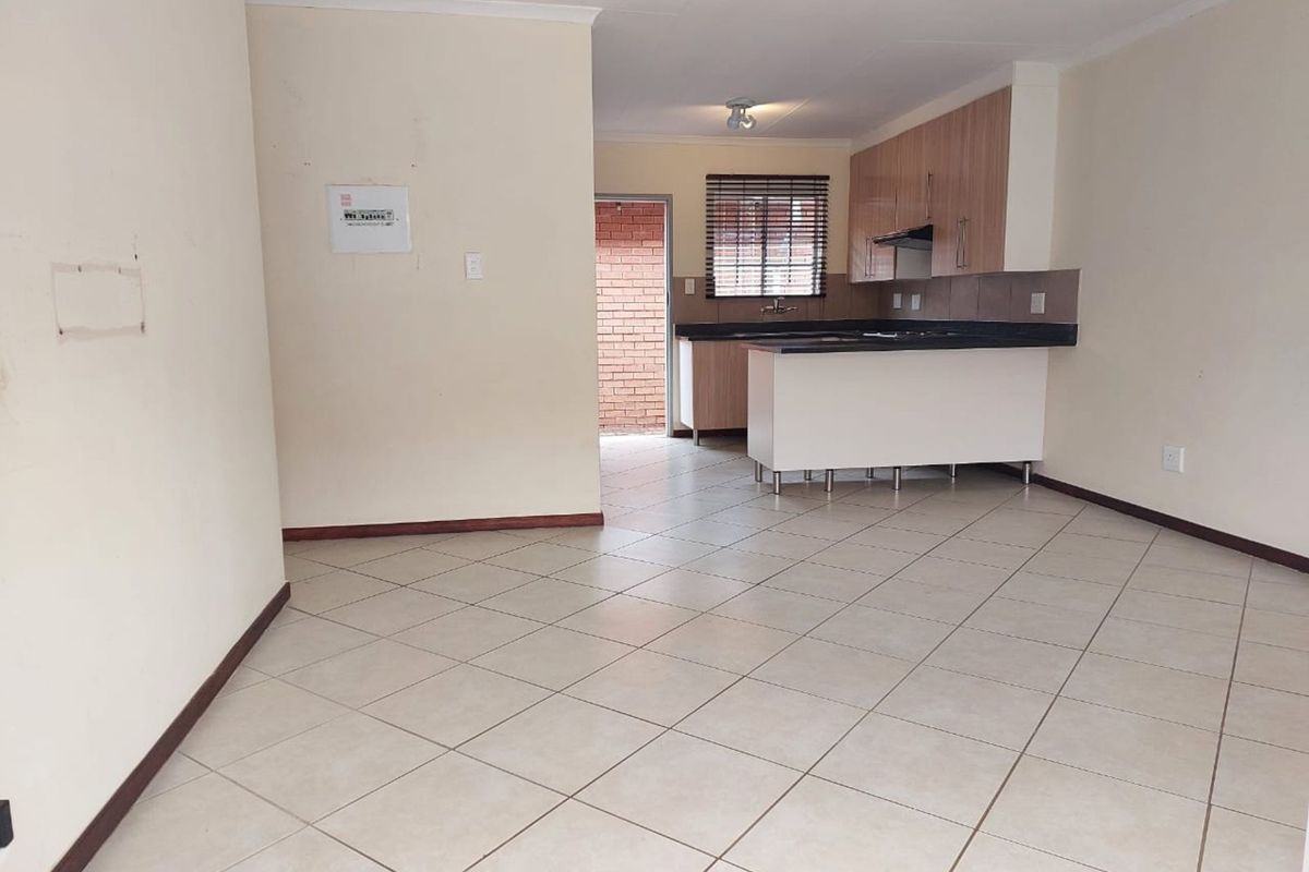 Townhouse To Rent in Monavoni - Photo 4