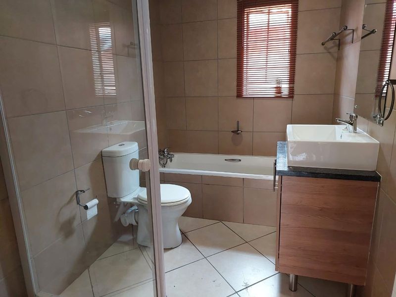 Townhouse To Rent in Monavoni - Photo 10