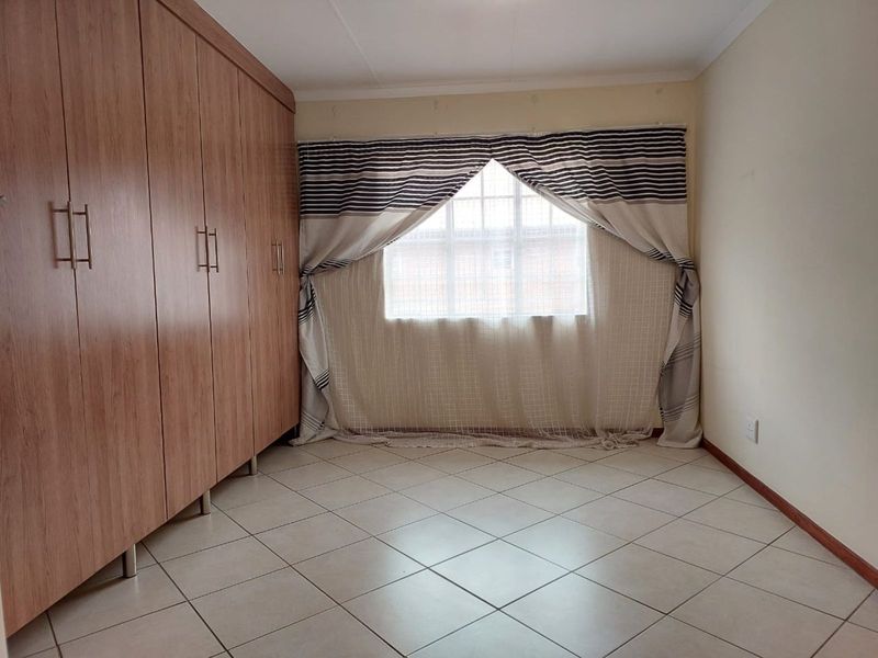 Townhouse To Rent in Monavoni - Photo 9