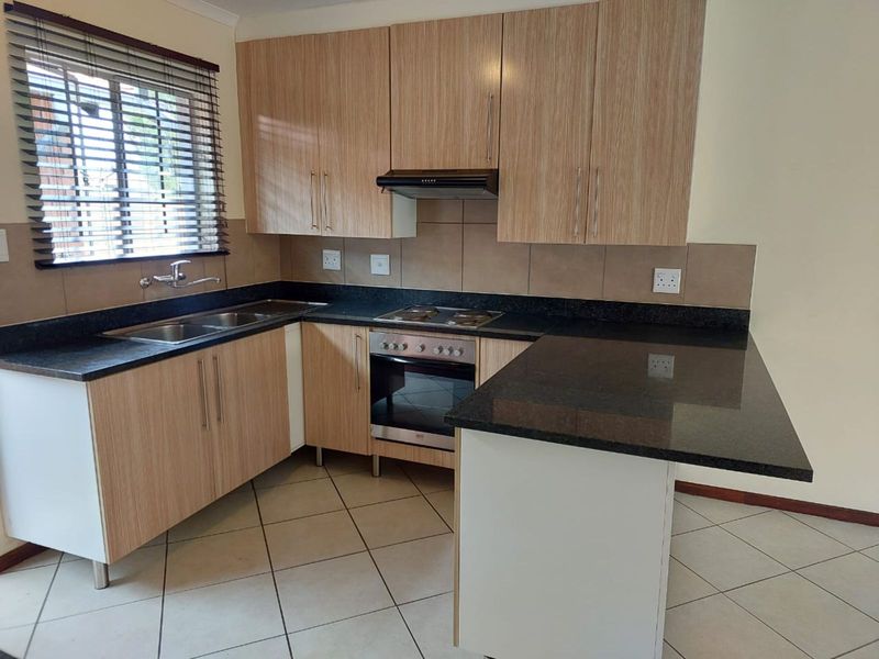 Townhouse To Rent in Monavoni - Photo 5