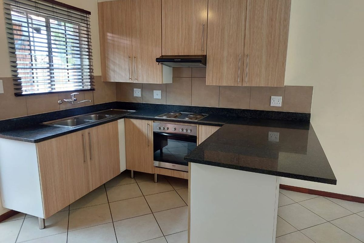 Townhouse To Rent in Monavoni - Photo 5