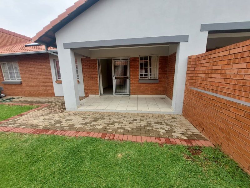 Townhouse To Rent in Monavoni - Photo 3