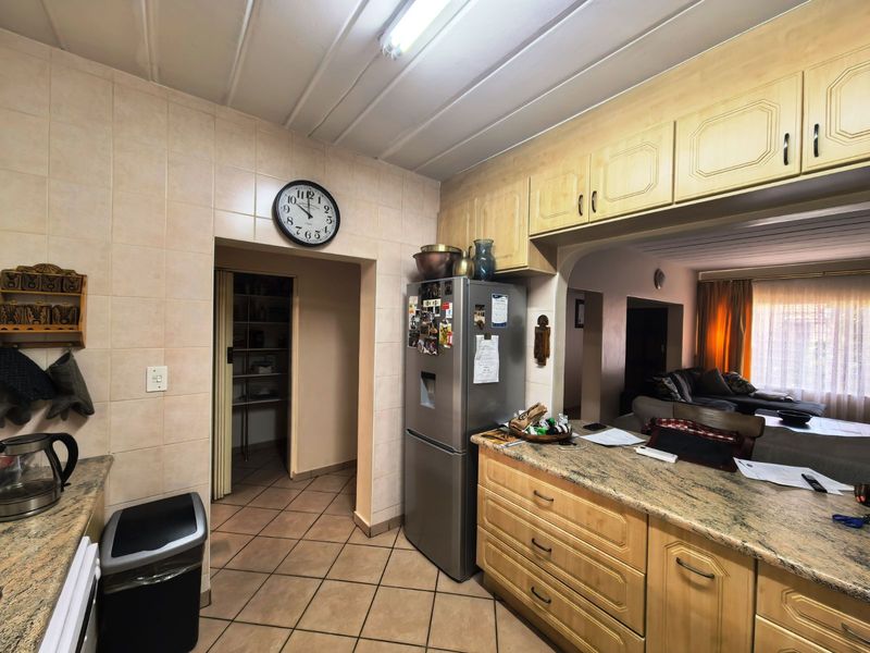 Apartment For Sale in Zwartkop - Photo 7