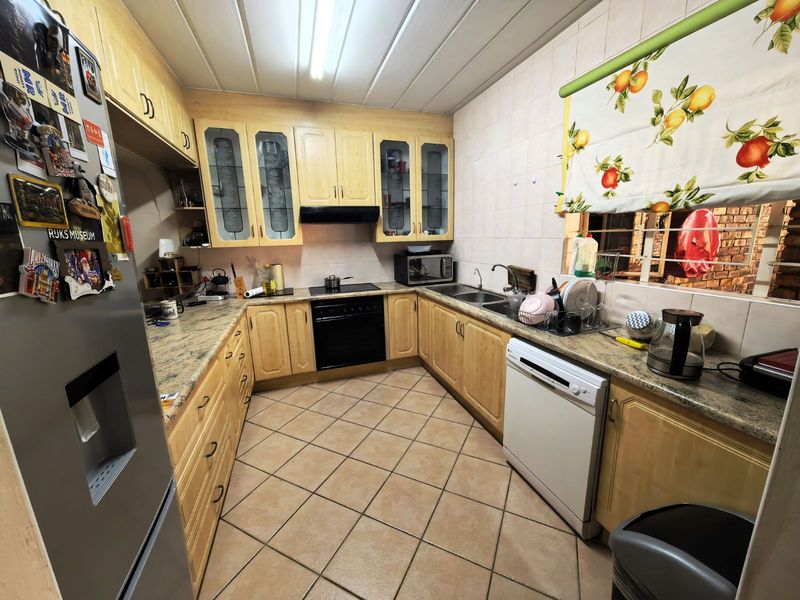 Apartment For Sale in Zwartkop - Photo 6