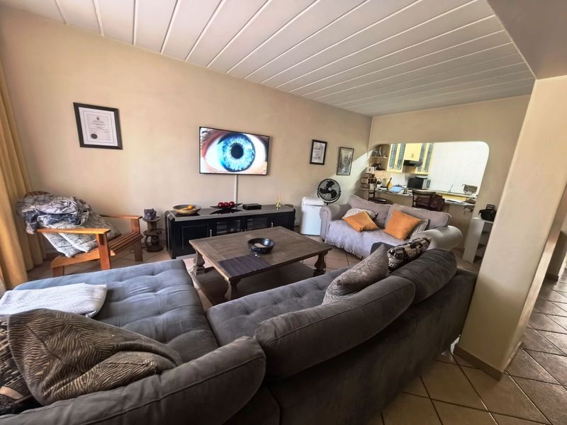 Apartment For Sale in Zwartkop - Photo 3