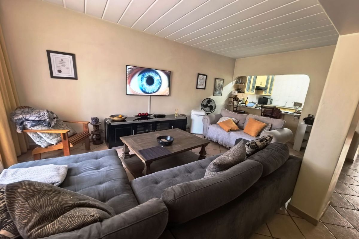 Apartment For Sale in Zwartkop - Photo 3