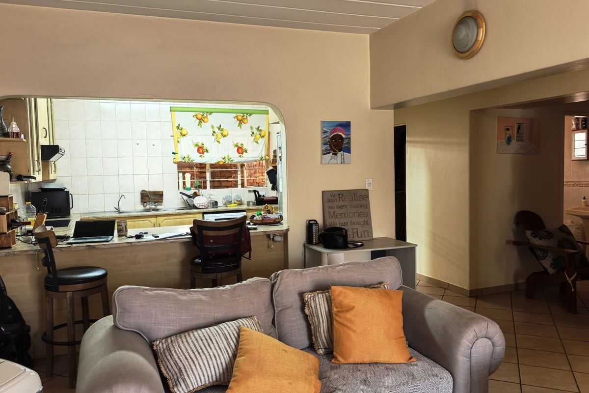 Apartment For Sale in Zwartkop - Photo 5