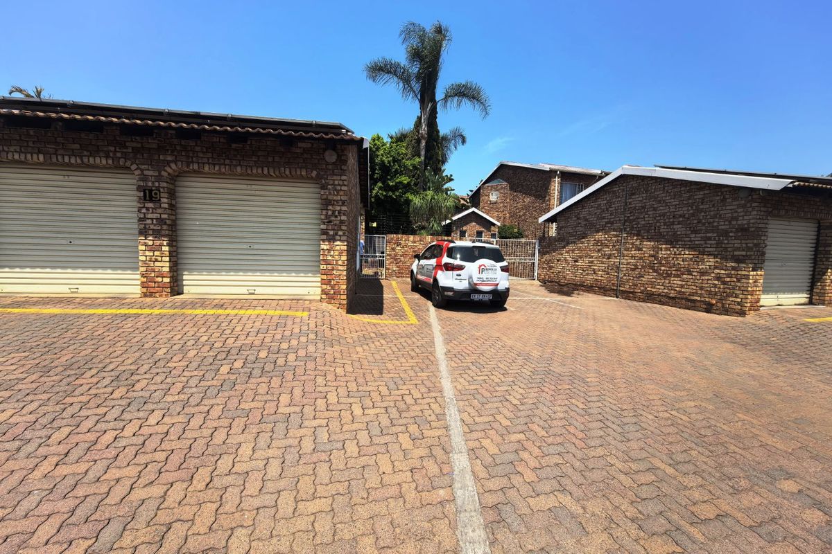 Apartment For Sale in Zwartkop - Photo 2