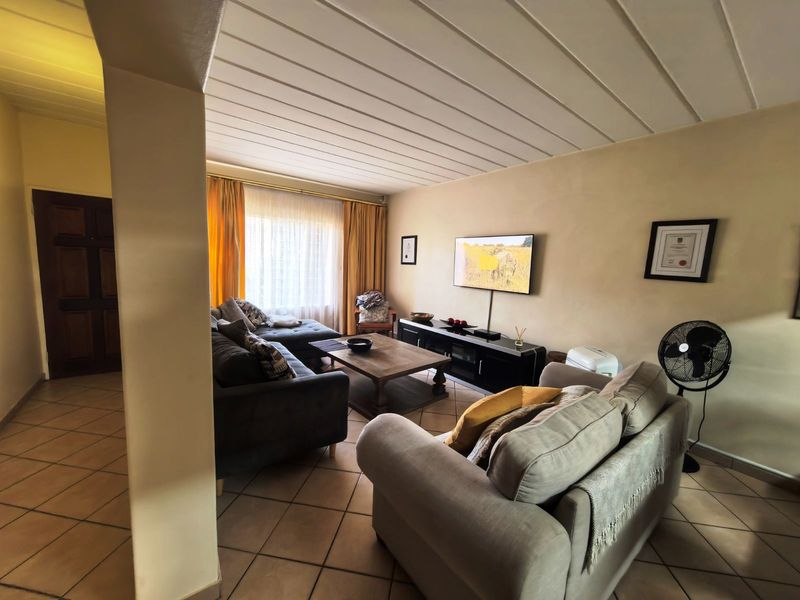 Apartment For Sale in Zwartkop - Photo 4