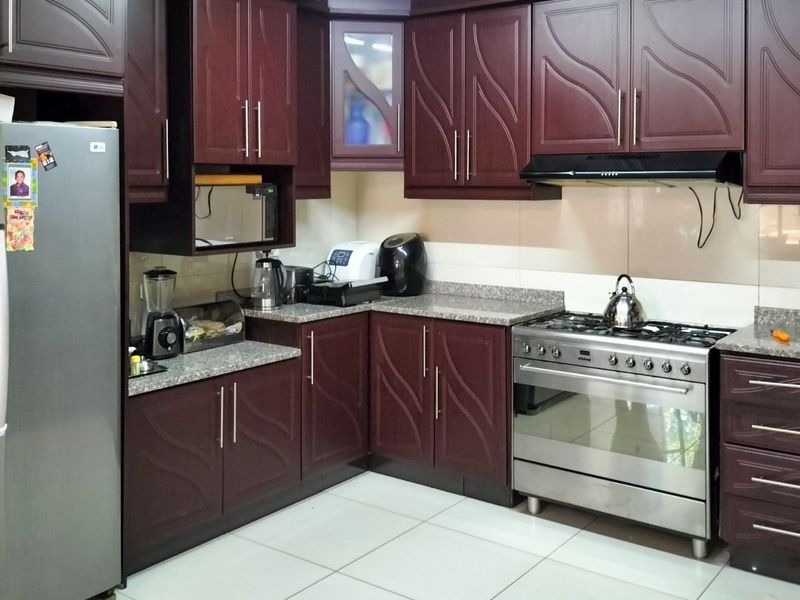 House For Sale in Sheffield Beach - Photo 4