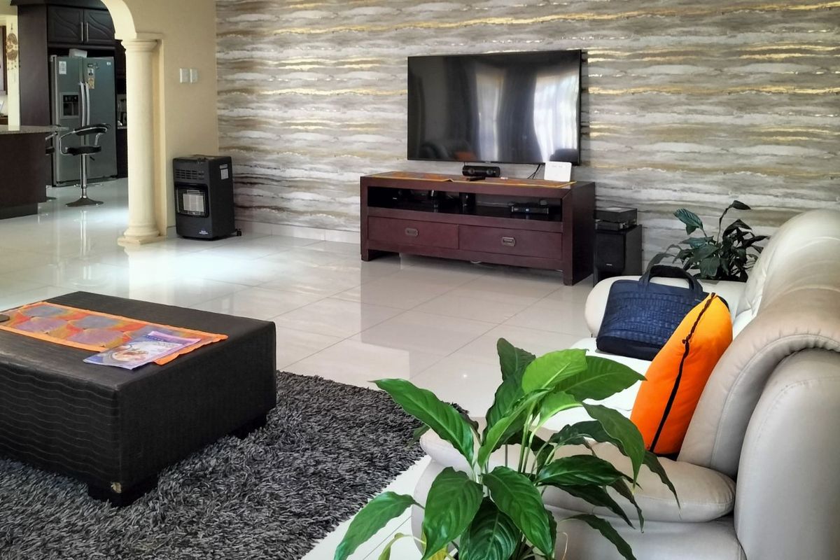 House For Sale in Sheffield Beach - Photo 2